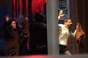 Во время операции освобождения заложников из сиднейского кафе два человека погибли и пять ранены