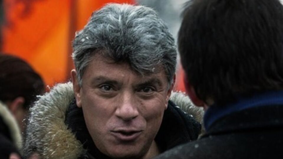 Немцов обвинил Путина в падении рубля