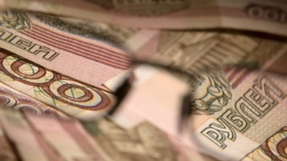 Рубль обесценился больше гривны