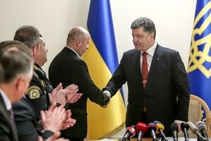 Порошенко представил секретаря СНБО Турчинова коллективу. Фоторепортаж