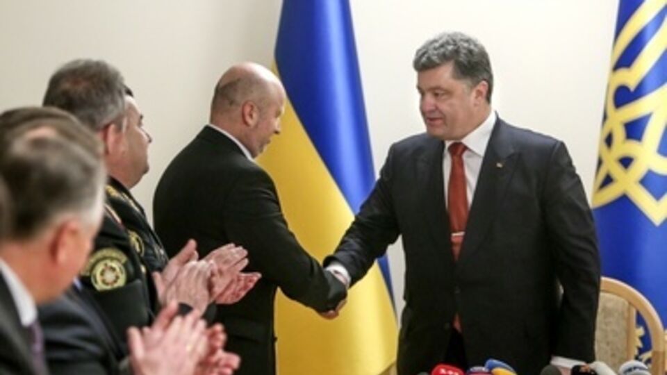 Порошенко представил секретаря СНБО Турчинова коллективу. Фоторепортаж