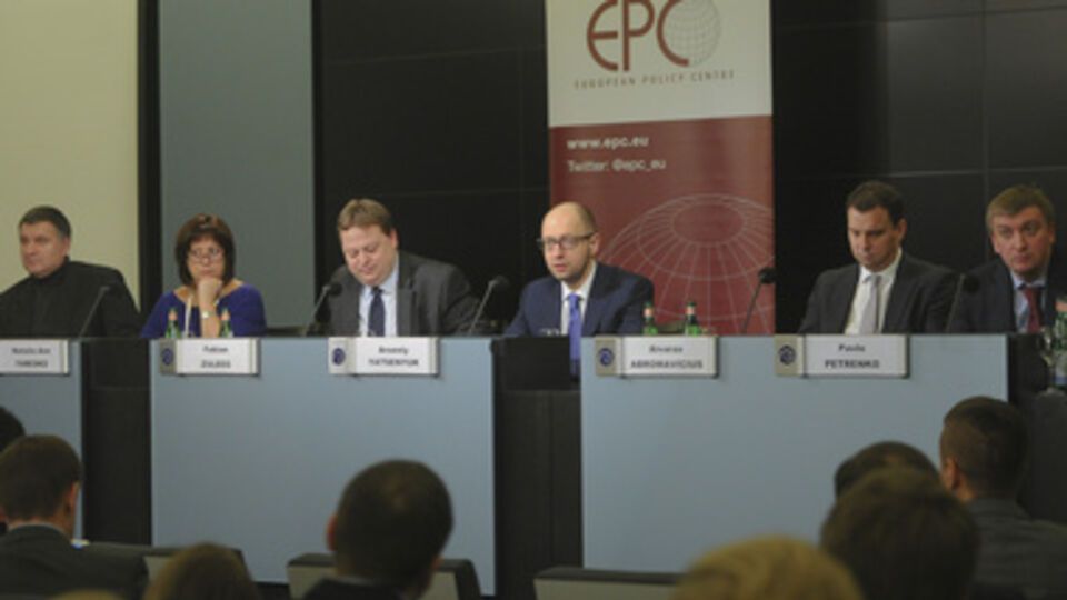 ВВП Украины упадет на 7%, заявил Яценюк