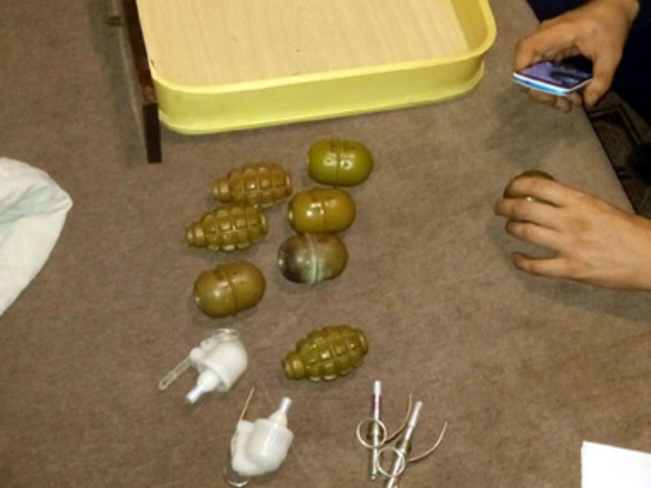 Гранаты, которые сотрудники МВД нашли у жителя Красноармейска