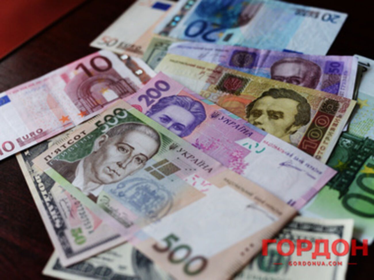 Гривна обновила абсолютный минимум