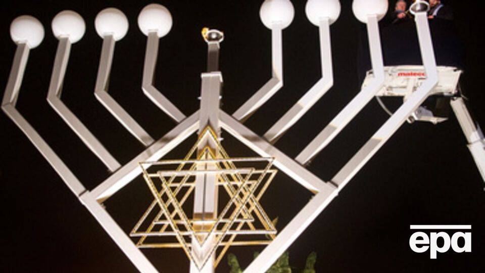 Президент поздравил евреев с Ханукой