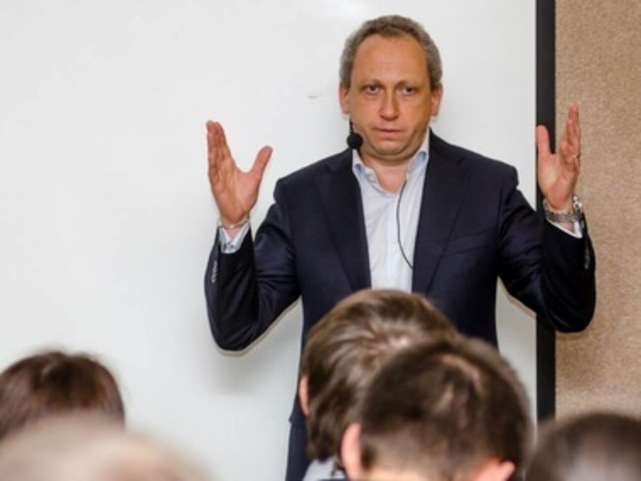 Слава Рабинович: Путин и его команда еще в марте 2014 года, введя войска в Крым, запустили тяжелый инерционный процесс. Даже если российские власти попытаются отыграть что-то назад, ничего не получится