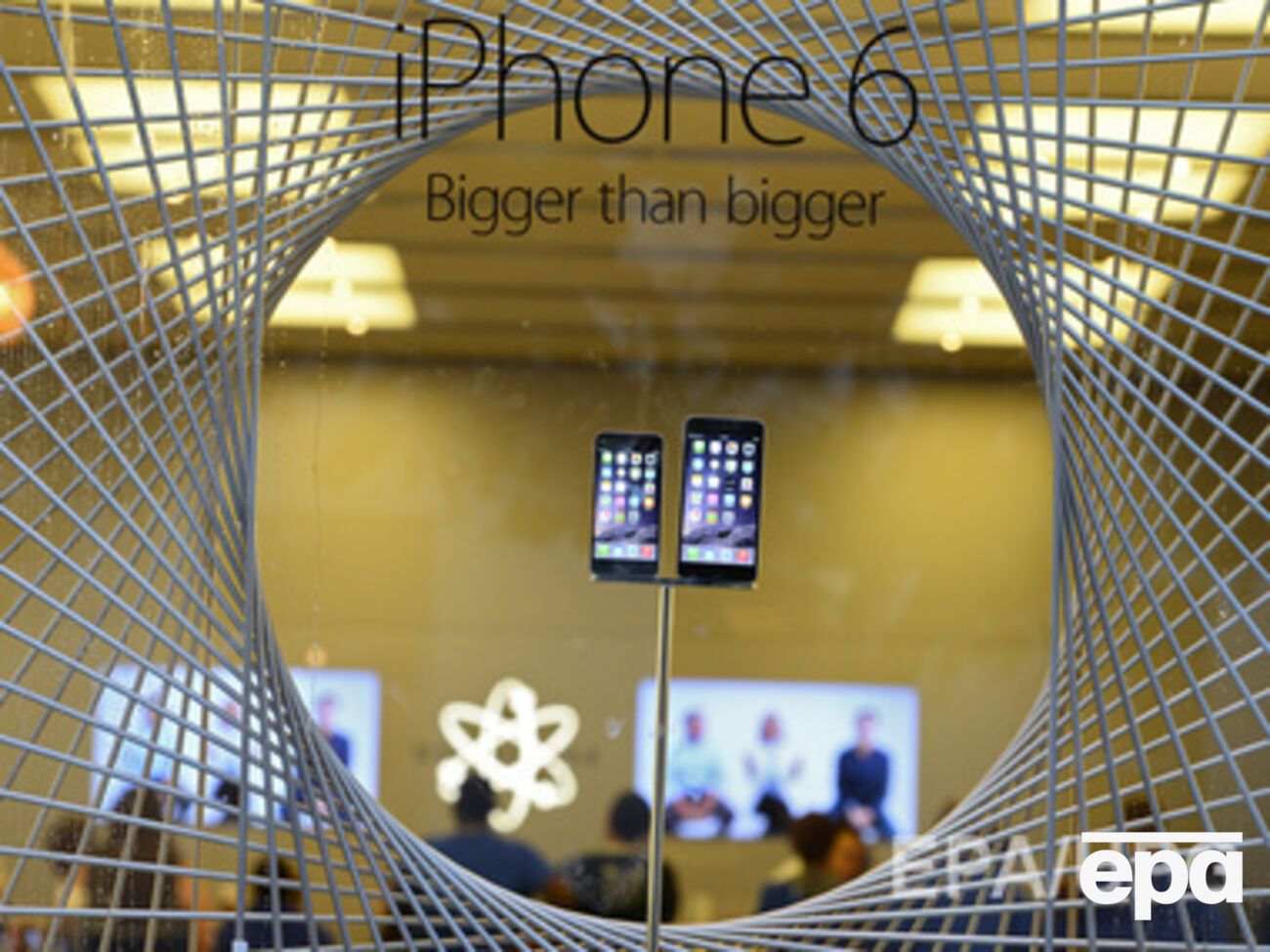 Apple приостановила продажи в РФ