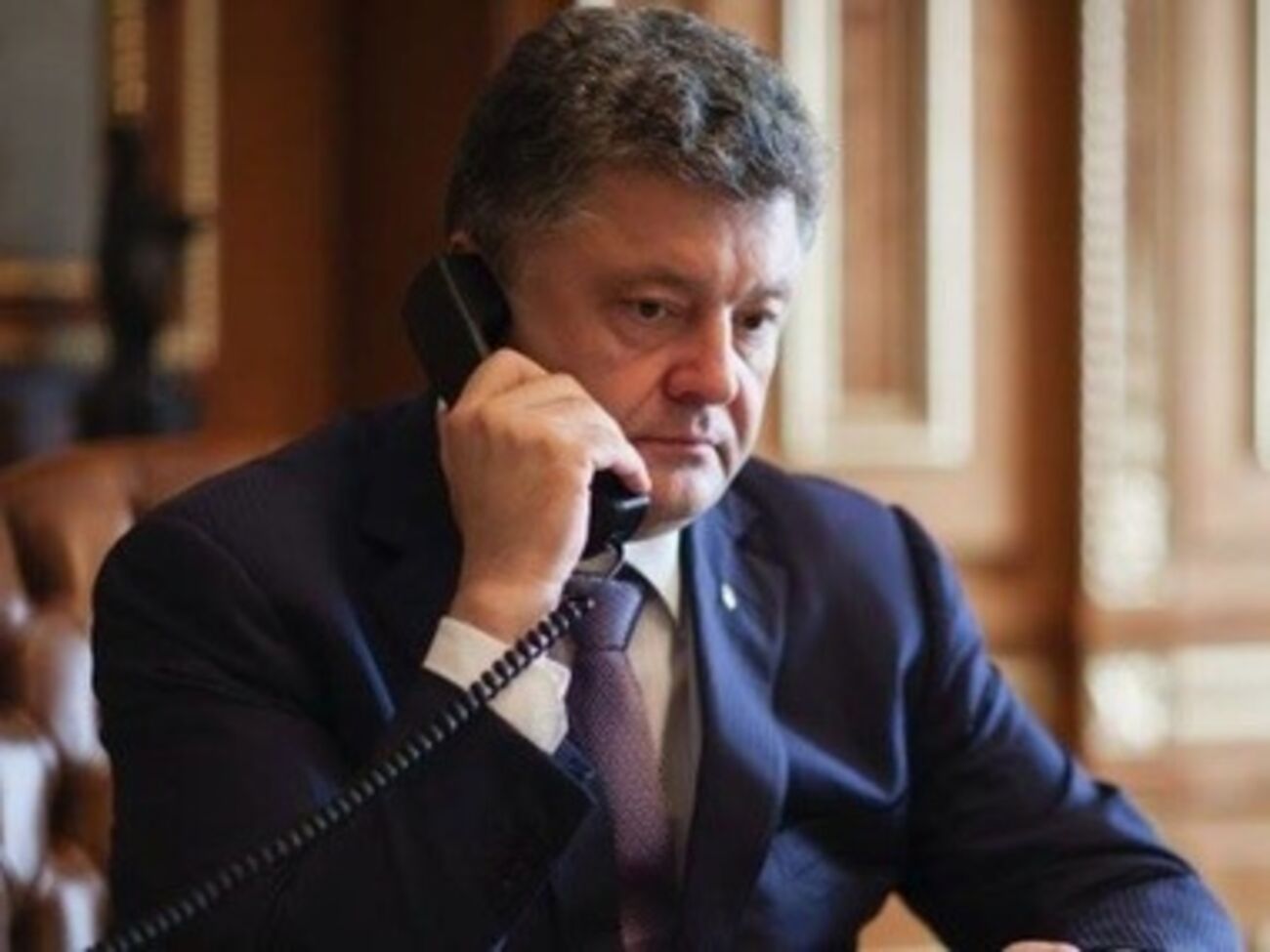 Порошенко обсудил вопросы мирного урегулирования со своими коллегами