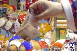 Рубль продолжает дешеветь