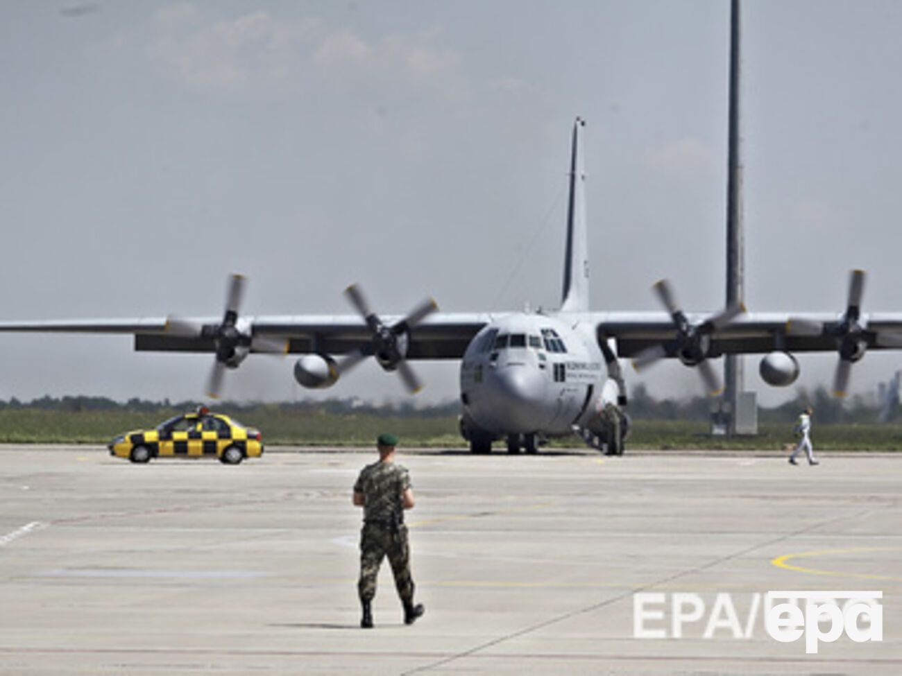 Аэропорты закрыли, чтобы пророссийские боевики не сбили гражданские самолеты ракетами класса "земля-воздух"