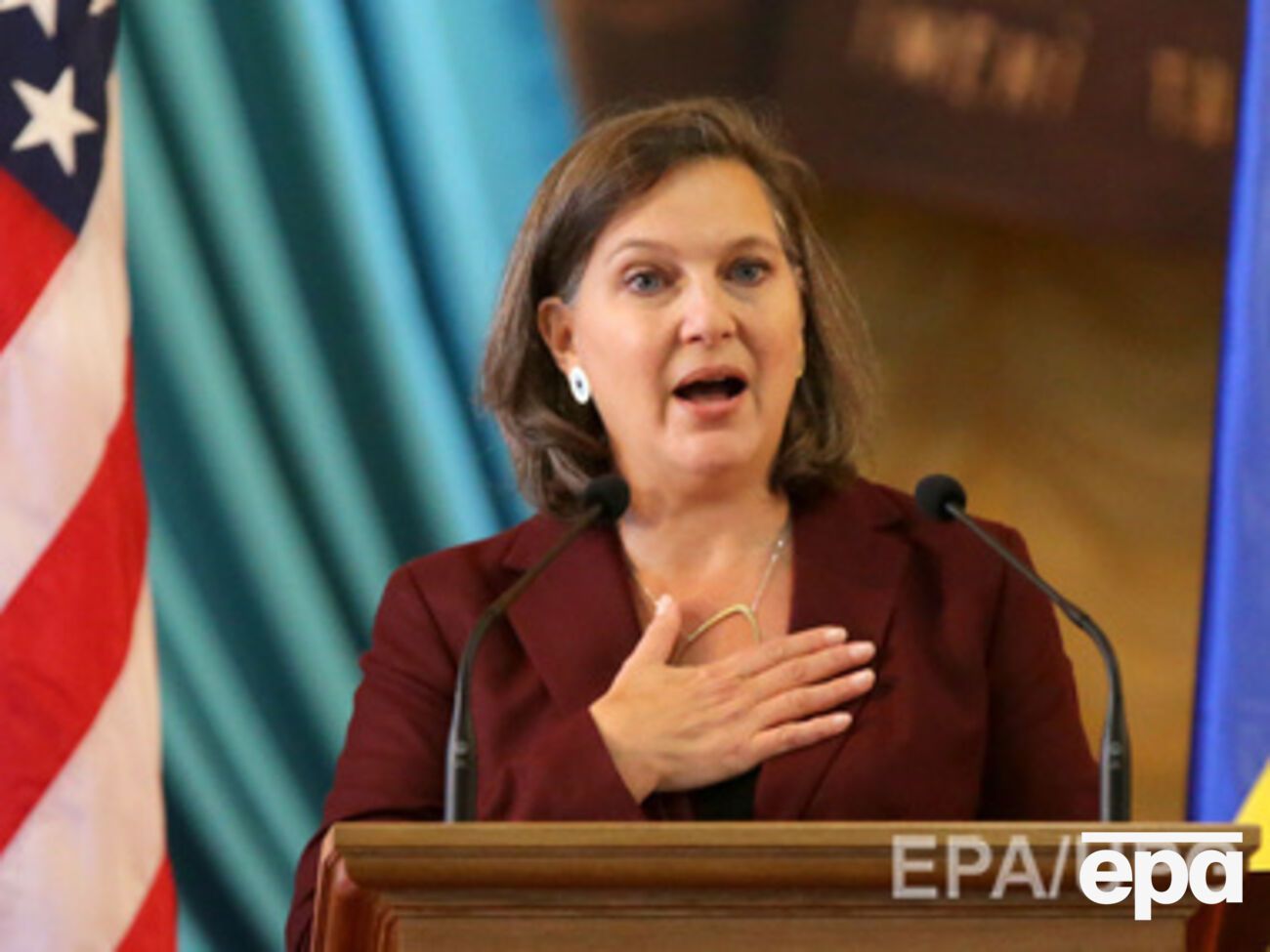 Вашингтон не скрывает информацию и выступает за прозрачное расследование авиакатастрофы, подчеркнула Нуланд