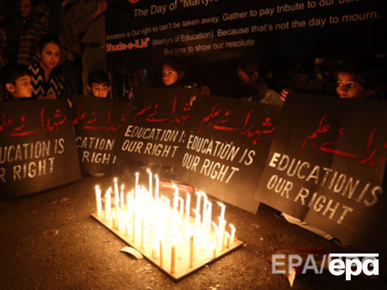 Встреча состоялась на следующий день после трагедии в Пакистане, когда во время теракта погибли 148 человек, преимущественно школьники