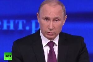 Владимир Путин говорит, что Центробанк РФ и правительство действуют правильно