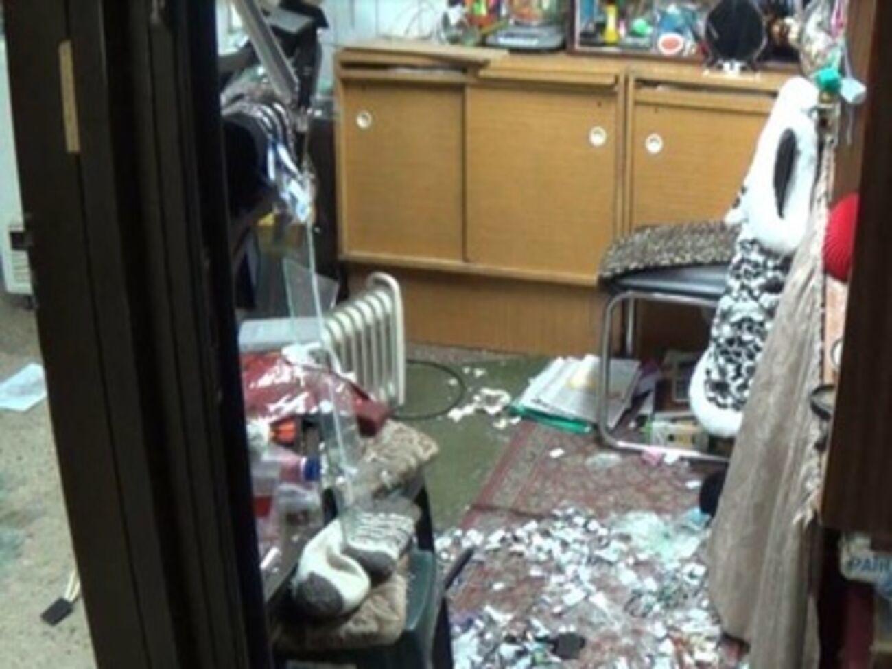 В результате нападения никто из посетителей и продавцов торгового заведения не пострадал