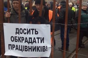 Из-за невыплаты зарплаты в Киеве бастовали сотрудники трех трамвайных депо. Фоторепортаж