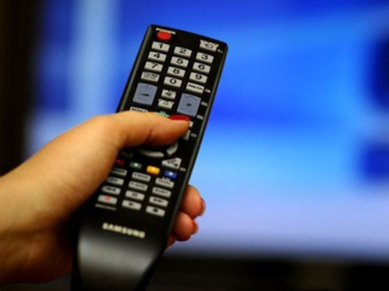 Несколько украинских телеканалов получили временное право вещать на Донбассе без лицензий