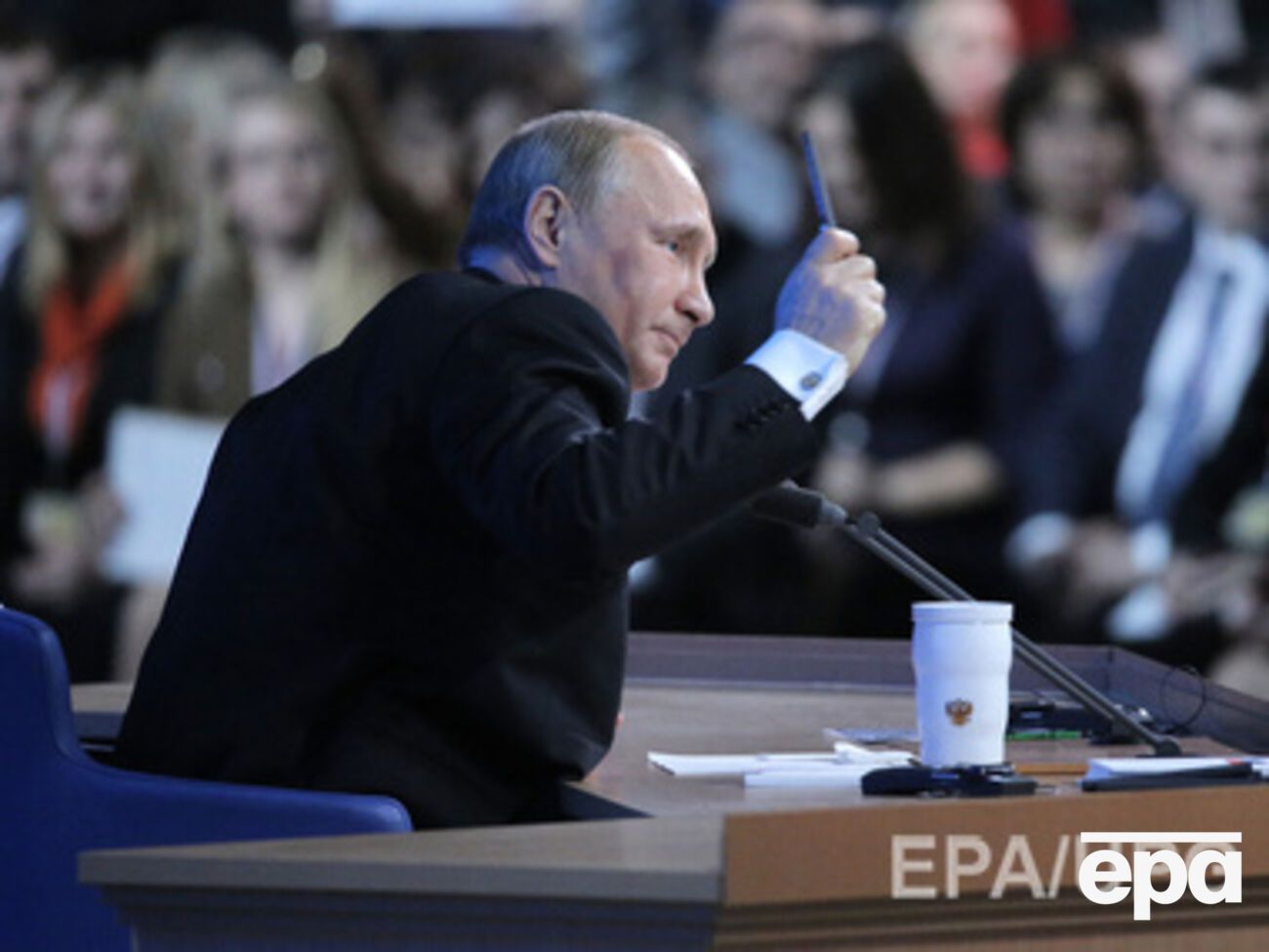 Путин старался держаться бодро на пресс-конференции