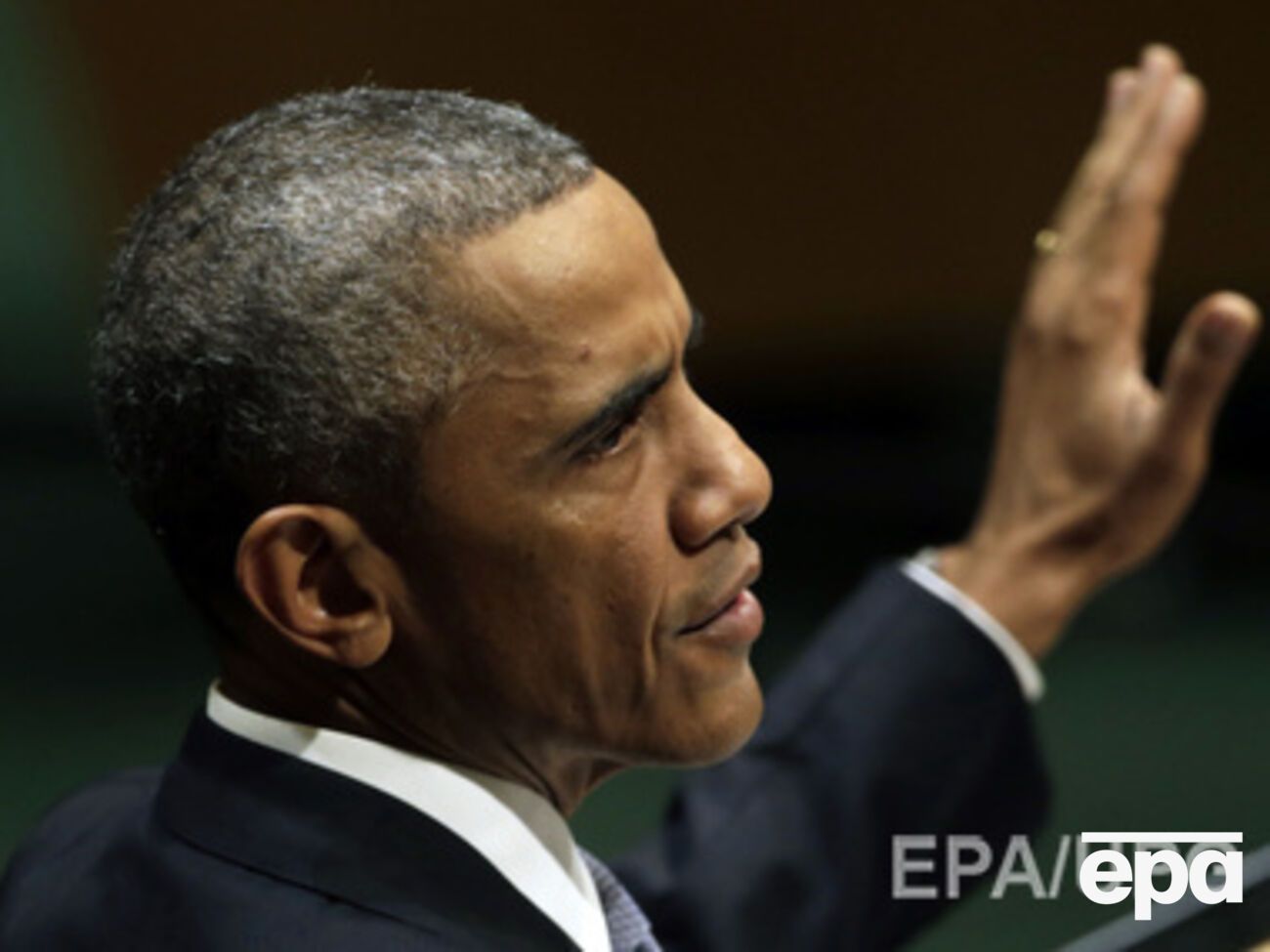 Обама ввел в действие закон о поддержке Украины, но решил пока не вводить новые санкции против РФ