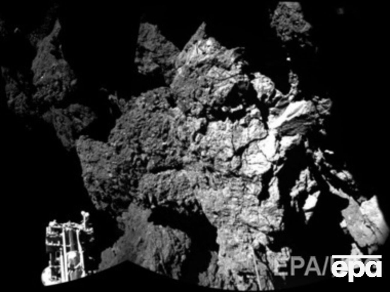 Перед отключением посадочного модуля из-за истощения его батарей 15 ноября аппарат успел отправить несколько важных изображений кометы