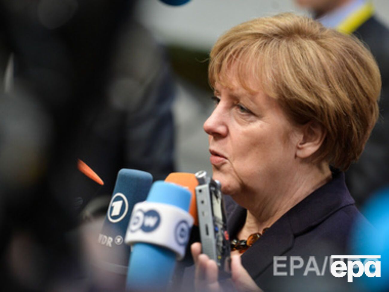 Меркель пообщалась с журналистами после окончания первого дня саммита Евросоюза