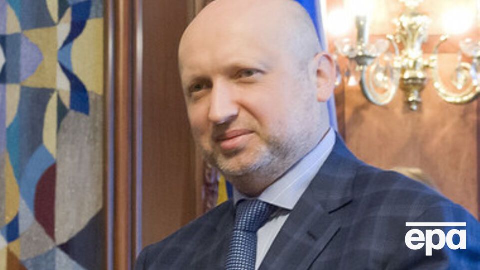 Турчинов заявил, что на армию нужно выделять больше денег