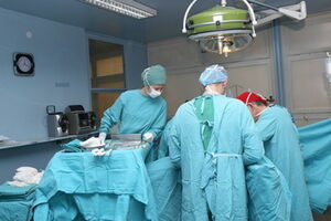 "Благодаря совместной работе украинских и французских врачей десятки наших сотрудников, тяжело раненых в боях с террористами, стали на ноги", — заявил советник главы СБУ Маркиян Лубковский