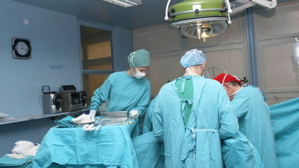 "Благодаря совместной работе украинских и французских врачей десятки наших сотрудников, тяжело раненых в боях с террористами, стали на ноги", — заявил советник главы СБУ Маркиян Лубковский