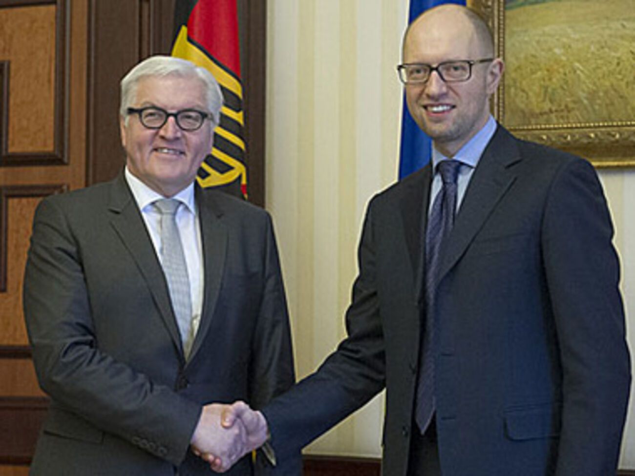 Яценюк поговорил с Штайнмайером