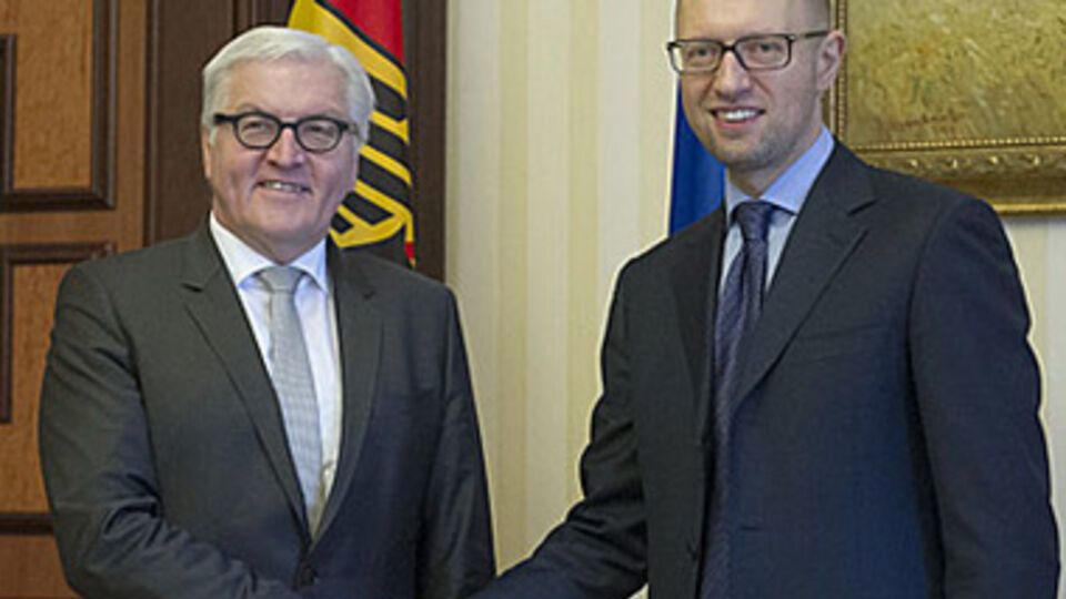 Яценюк поговорил с Штайнмайером