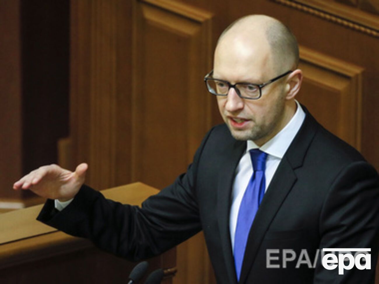 Яценюк потребовал отключать свет на Донбассе