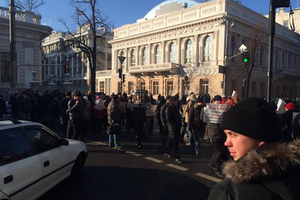 Движение по улице Грушевского заблокировано