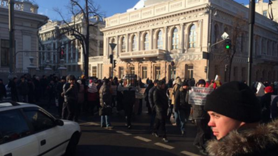 Движение по улице Грушевского заблокировано