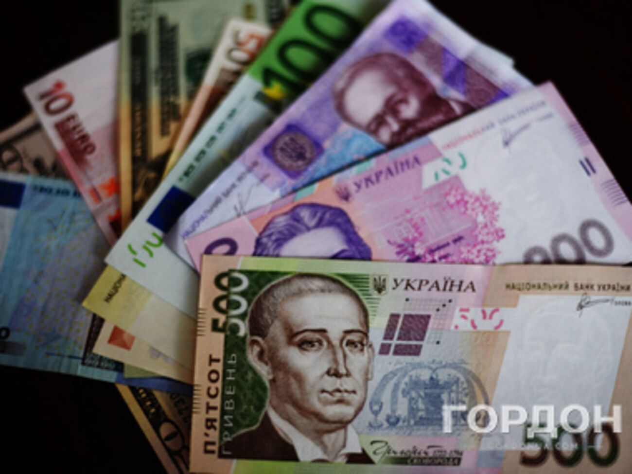 Кабмин планирует увеличить затраты на погашение госдолга за счет государственных займов, говорится в&nbsp;пояснительной записке