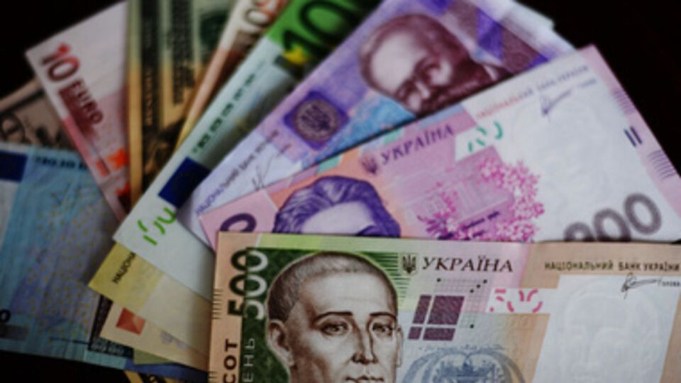 Кабмин планирует увеличить затраты на погашение госдолга за счет государственных займов, говорится в пояснительной записке