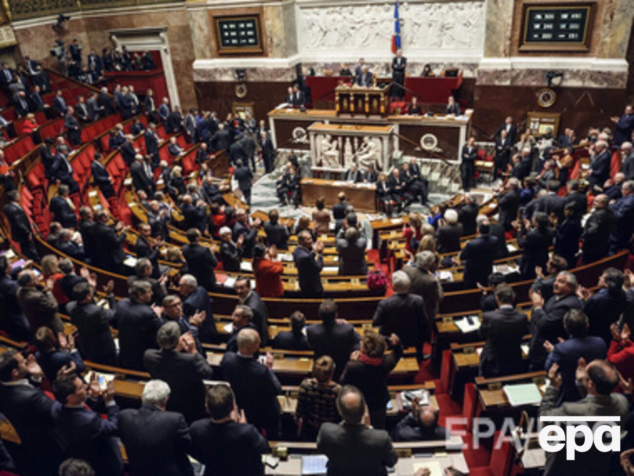 Французские парламентарии аплодируют по поводу признания Палестины