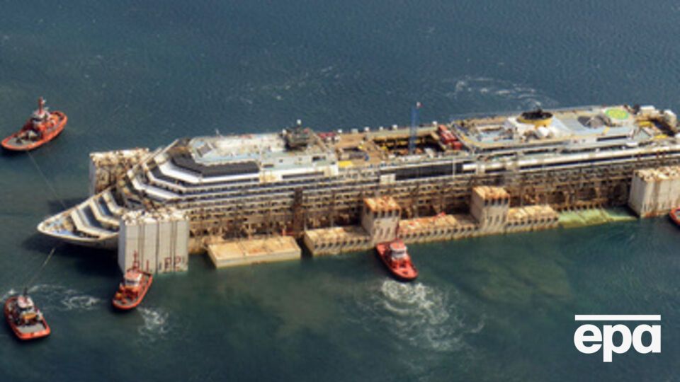 "Коста Конкордия", поднятая после аварии