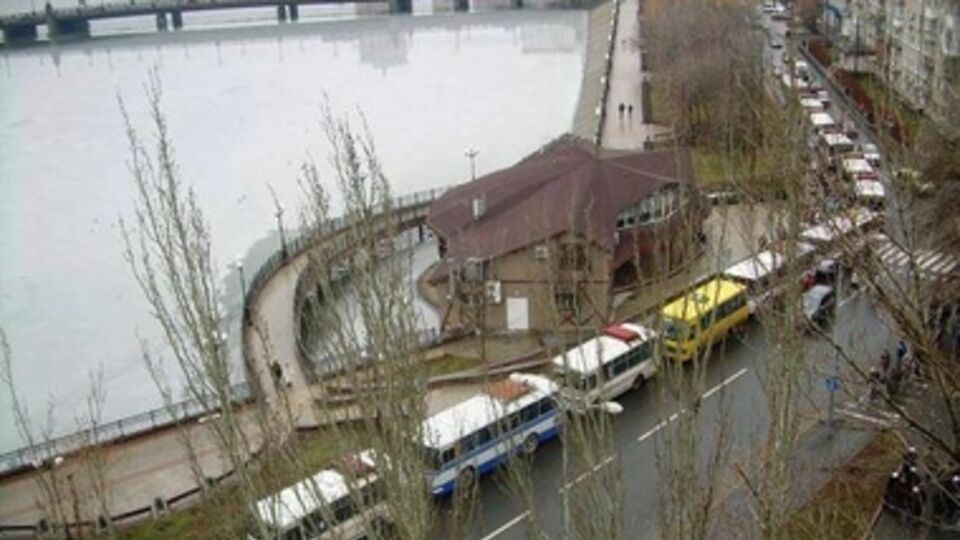 На площадь Ленина свезли людей из других городов Донецкой области