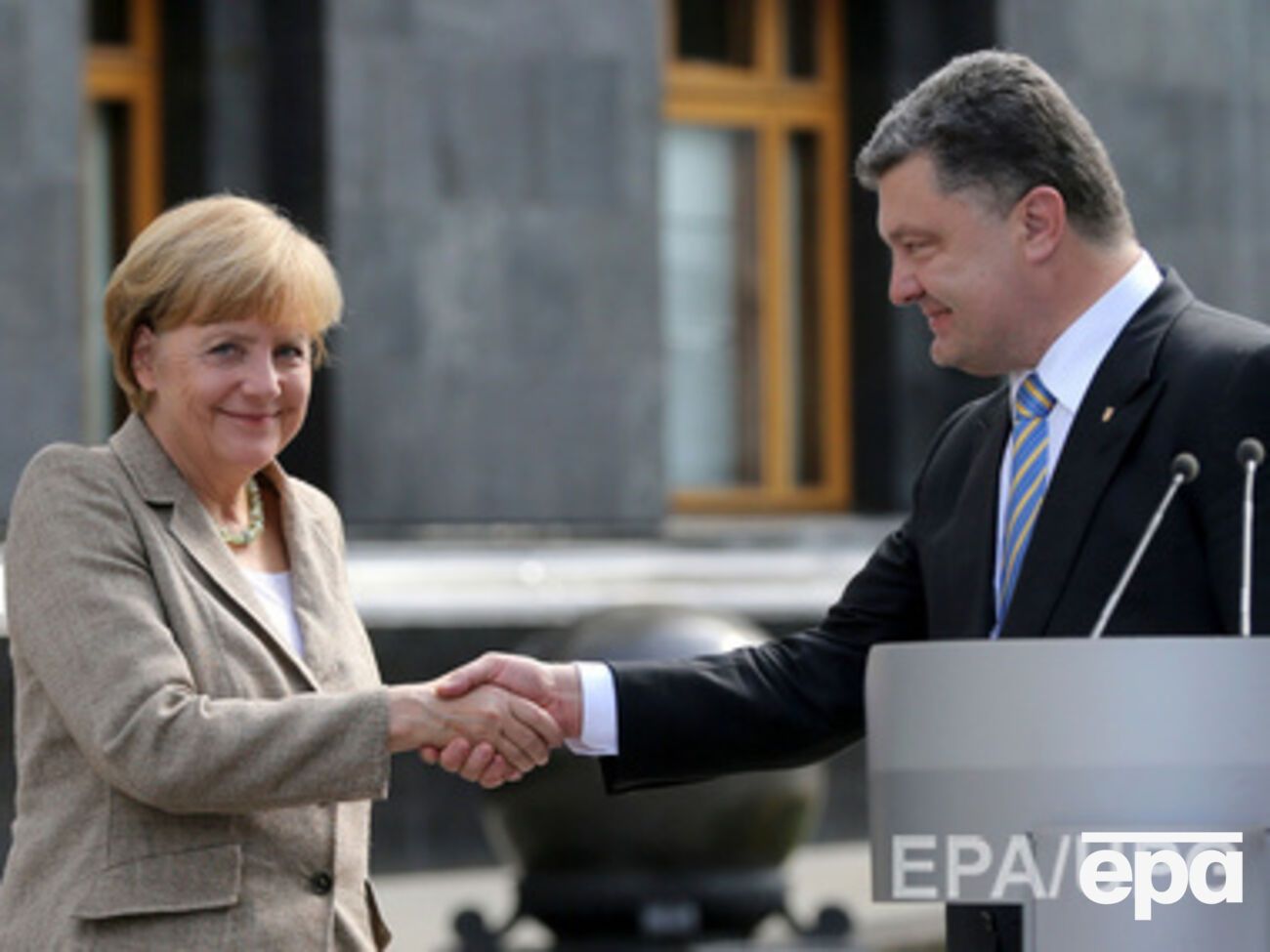 Порошенко и Меркель обсудили "украинский кризис"