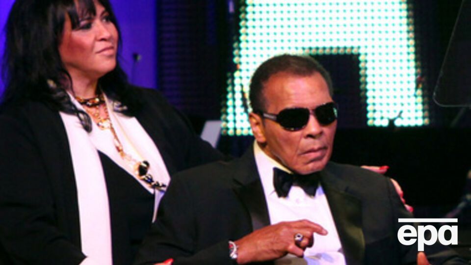 Легенда бокса 72-летний Мохаммед Али оказался на больничной койке с воспалением легких