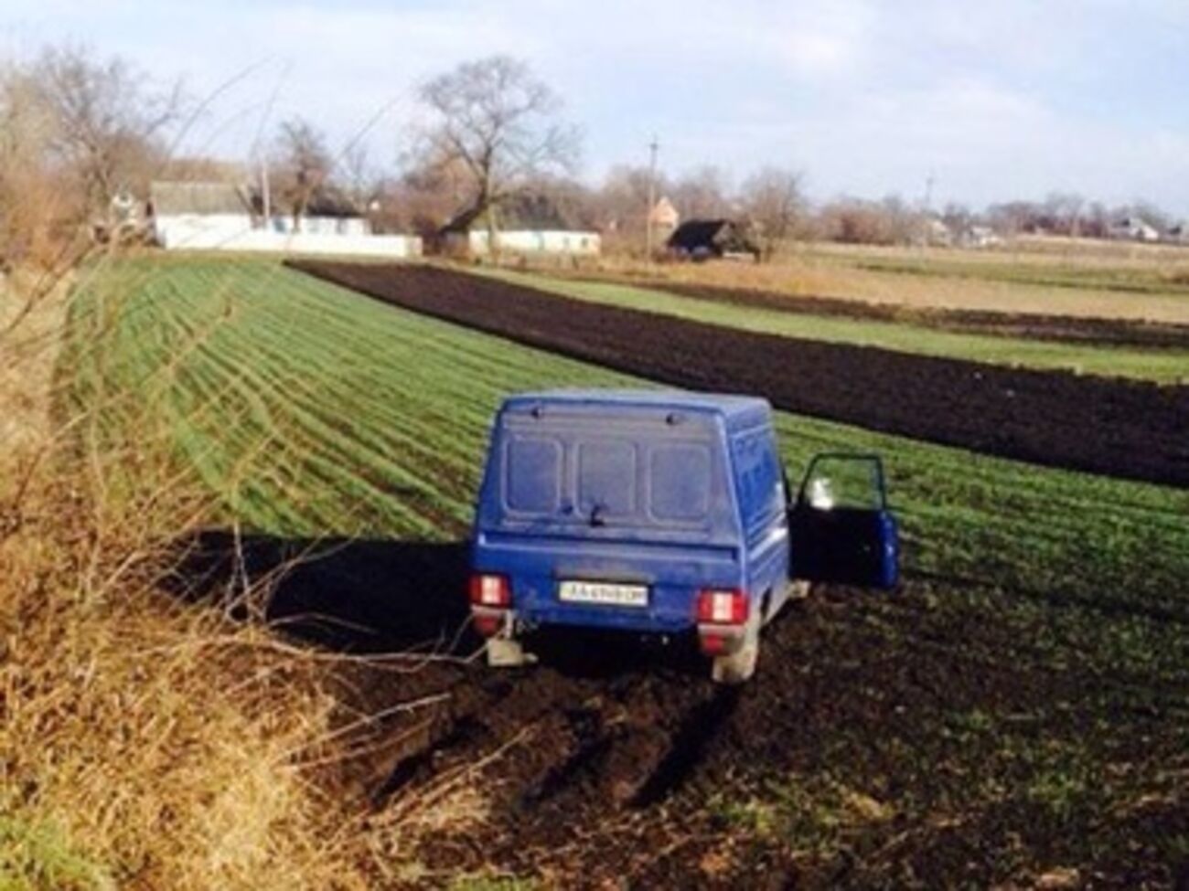 Автомобиль, из которого в работников ГАИ бросили гранату