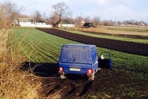 Автомобиль, из которого в работников ГАИ бросили гранату