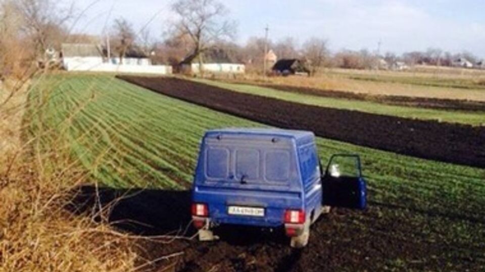 Автомобиль, из которого в работников ГАИ бросили гранату