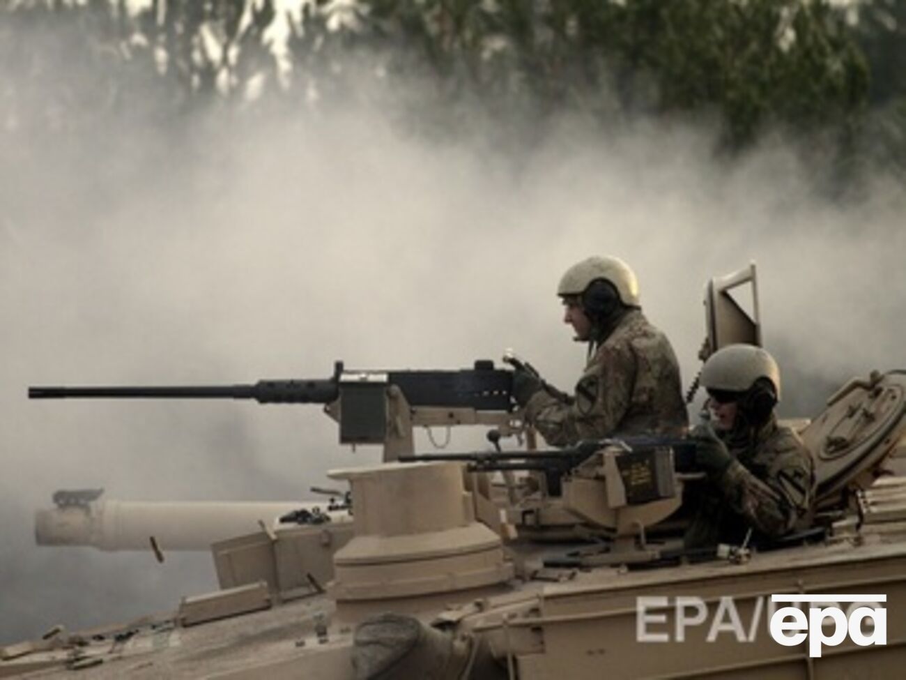 Латвия хочет перевооружить своих военных