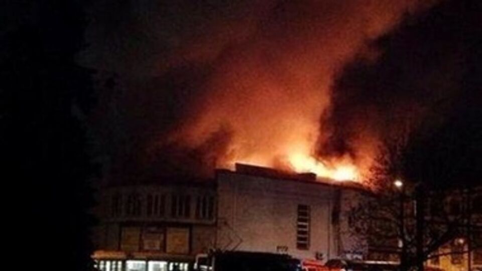 В субботний вечер 29 октября "Жовтень" подожгли. В результате пожара почти полностью уничтожена крыша. Сейчас здание кинотеатра находится в аварийном состоянии