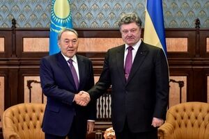 Порошенко и Назарбаев обсудили ситуацию на Донбассе