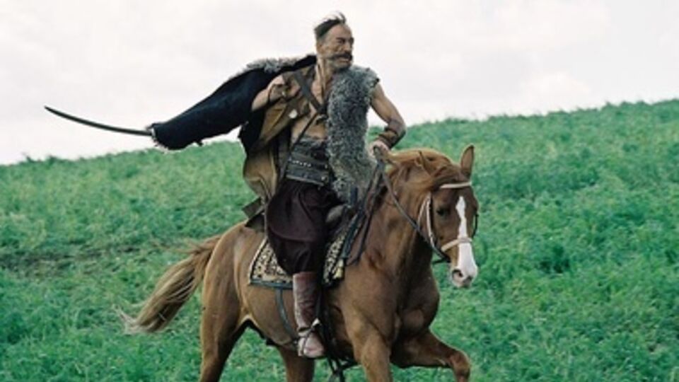 Фильм "Тарас Бульба" искажает исторические события, фальсифицирует и дискредитирует украинскую национальную идею, считают в Госкино