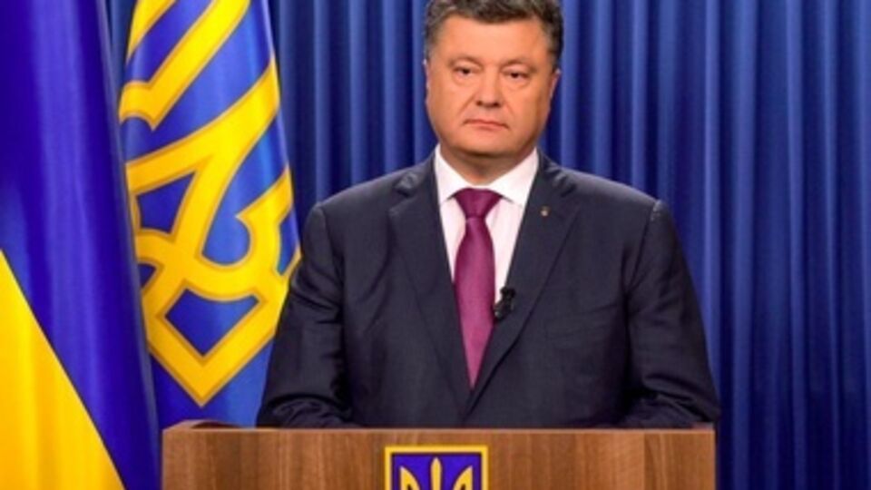 Петр Порошенко поздравил Украину с отказом от внеблокового статуса