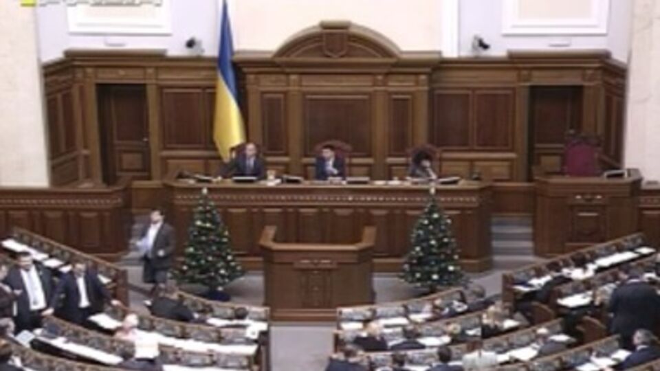 Спикер Владимир Гройсман принес извинения депутатам за задержку заседания