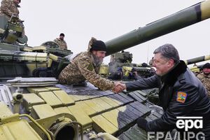 Порошенко: Если бы год назад Украина имела нынешний уровень подготовки Вооруженных сил, ситуация на востоке Украины развивалась бы по-другому