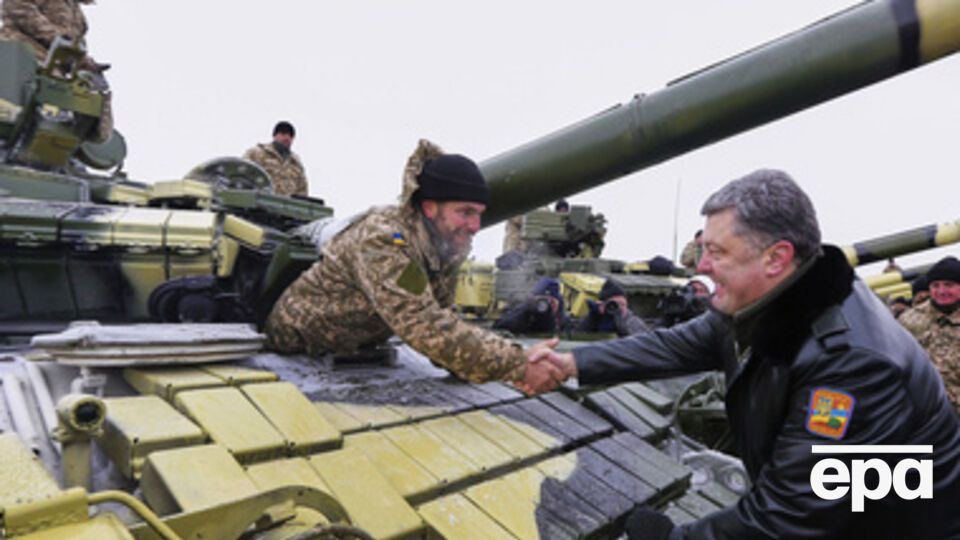 Порошенко: Если бы год назад Украина имела нынешний уровень подготовки Вооруженных сил, ситуация на востоке Украины развивалась бы по-другому